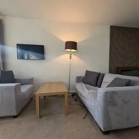 Chapel Allerton Hospital - Park View - Peaceful Apartment